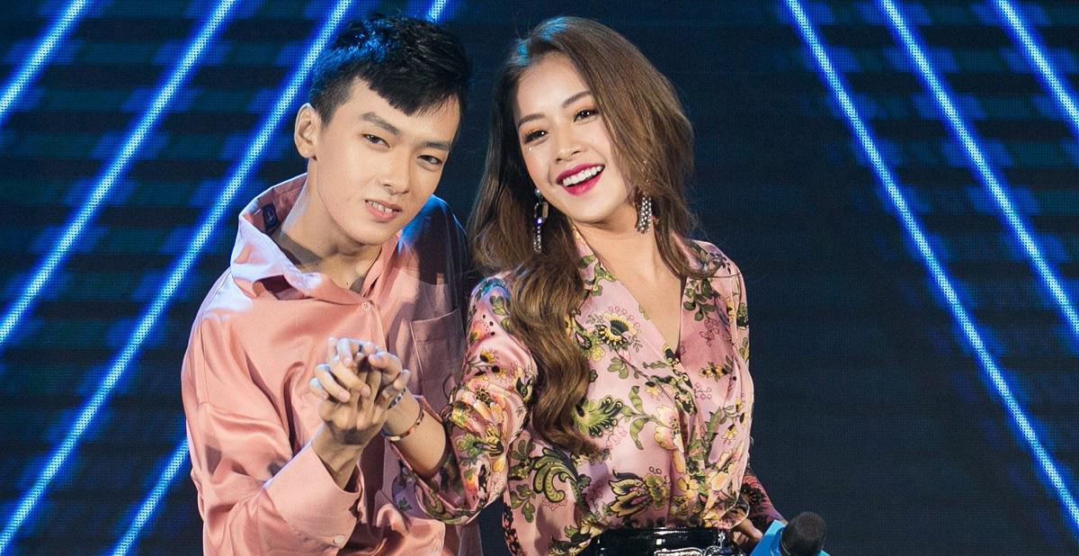 Chi Pu vừa hát vừa khoe vũ đạo trước sự cổ vũ của fan