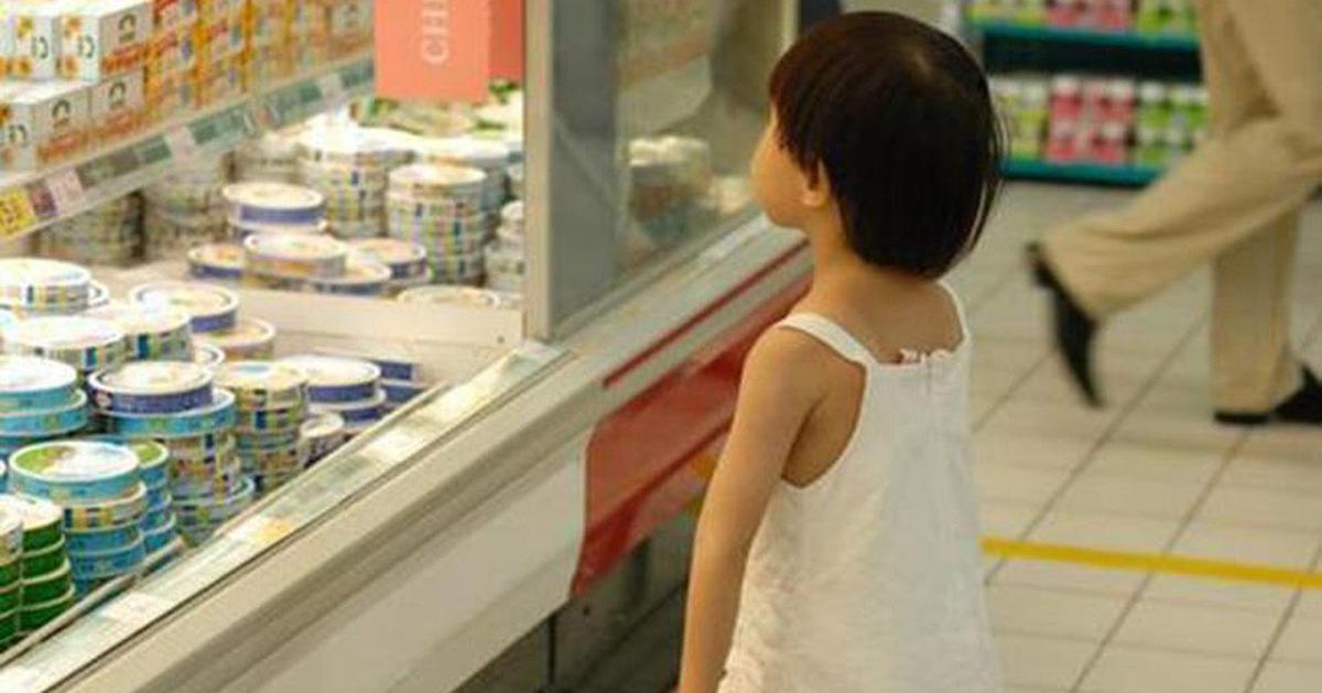 Đây là lý do để cha mẹ đừng bao giờ nói rằng "Nhà mình không đủ tiền" khi  con đòi mua đồ