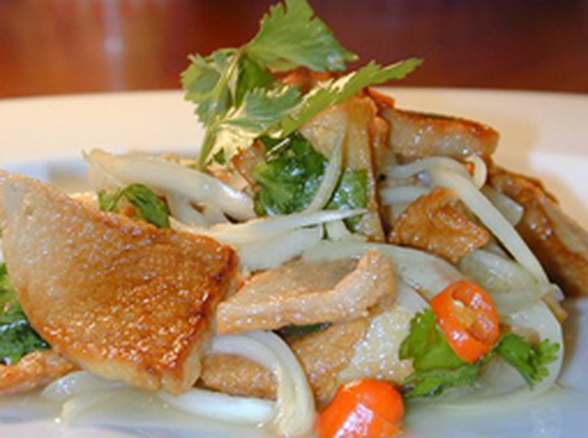 Salad giò lụa, dễ chưa từng thấy