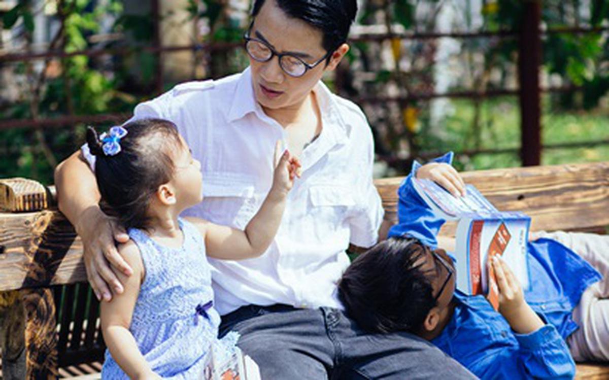 Ca sỹ Hoàng Bách: Luôn cố gắng để gần gũi con