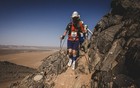 Sợ già, cụ ông 76 tuổi chạy bộ 250km trên sa mạc Sahara