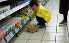 3 đứa trẻ ăn trộm một miếng sô-cô-la trong siêu thị, 3 bà mẹ có phản ứng khác nhau, ảnh hưởng đến cuộc sống con cái