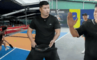 Bố 3 con rủ vợ chơi pickleball, thuê hẳn HLV, đầu tư cho vợ "hết nước chấm", ra là gương mặt triệu view MXH