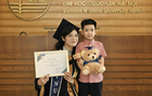 Bỏ nghề tiếp viên hàng không, mẹ một con thành thủ khoa đại học