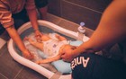 Chuyên gia nói: Sau khi tắm cho bé, cha mẹ tuyệt đối đừng vội làm những việc này kẻo vô tình gây hại cho con!