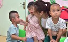 Nỗi băn khoăn của mẹ: Con ở nhà thì khỏe mạnh, sao đến lớp lại cứ ốm suốt?