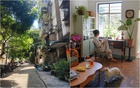 Khi “cũ” thành xu hướng: Người trẻ đang tìm kiếm điều gì trong những khu dân cư xập xệ giữa lòng thành phố?