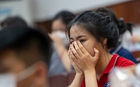 'Con sắp thi lớp 10, cả nhà tôi như bị câm'