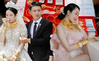 Cô dâu "còng lưng vì vàng" ở Vĩnh Long: Từng gây sốt với đám cưới 2,3 tỷ, giờ sống kín tiếng, hiếm hoi mới "lộ" chồng con