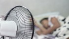 Bật quạt 8 tiếng qua đêm tốn bao nhiêu tiền điện? Người dùng làm thử nghiệm, bất ngờ khi so với điều hòa