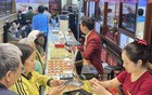 Giá vàng liên tục xô đổ kỷ lục, muốn đầu tư cần chú ý gì?