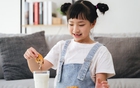Trong môi trường nhiệt đới như ở Việt Nam, mẹ cần lưu ý điều gì khi xây dựng chế độ dinh dưỡng cho các bé