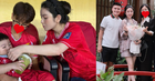 Vợ Quang Hải "đổi mood" chóng mặt: Lên sân bóng là mẹ bỉm giản dị, "lên đồ" tiệc tùng lại sang chảnh hết nấc
