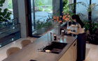 Ngôi nhà 450m2 của vợ chồng Hà Tĩnh như resort thu nhỏ: Khu vườn nhiệt đới bao quanh, cả căn nhà phủ 70% kính, góc nào cũng có view “triệu đô”