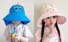 Nghỉ lễ cho con đi biển, mẹ đừng chọn mũ lưỡi trai nữa, chẳng có mấy tác dụng đâu!