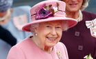 Hai loại nước hoa yêu thích của Nữ hoàng Elizabeth II đều mang hương từ những bông hoa bà trân quý nhất
