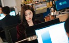 3 điều phụ nữ công sở nên học Hứa Mật Ngữ - "Cô lao công" hút 5 tỷ view đang khiến cả châu Á phải nhìn lại định nghĩa "đàn bà mạnh mẽ"