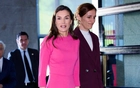 Vương hậu Letizia và bộ đôi hồng đậm cùng hồng phấn đẹp nhất hè 2026