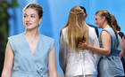 Công chúa Leonor diện bộ suit mùa hè giá hơn 2 triệu đồng, đi giày của em gái để ủng hộ Infanta Sofia trong cột mốc Hoàng gia đặc biệt