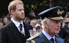 Vương tử Harry bất ngờ không được ở Cung điện Buckingham dù đã đồng ý lời mời, chuyến trở về Anh tiếp tục vướng tranh cãi