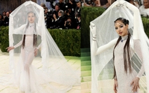 Lisa dùng chính thân thể để làm đồ Met Gala 2026: Đúng đề bài, đúng tinh thần, đủ wow rồi!