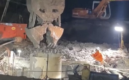 Bé trai lọt xuống trụ bê tông sâu 35m: Xử lý xong sự cố đất sụt lún