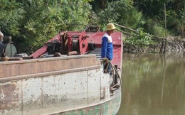 Bơm 200 mét khối cát xử lý sụt lún để đưa thi thể bé trai 10 tuổi lên mặt đất
