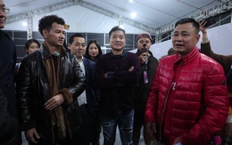 Xuân Bắc đến sân khấu Concert Anh trai vượt ngàn chông gai, làm điều gì với Tự Long mà khiến "gai con" phát sốt