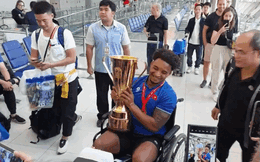 Khoảnh khắc đầy xúc động khi Xuân Son nâng cao chiếc Cúp vô địch ASEAN Cup 2024