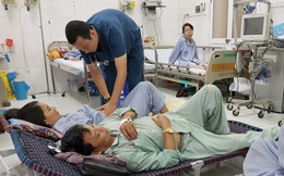 Sốt xuất huyết: Nhà giàu cũng bị từ chối nhập viện vì quá tải