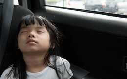 Việc đơn giản cha mẹ cần làm để trẻ không ngủ quên trên xe buýt tới trường hay gà gật trong lớp học