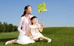 Giật mình khi nhìn con gái người yêu cũ của chồng giống hệt chồng
