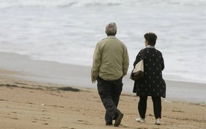 Không phải collagen, đây mới là loại vitamin được cho là giúp cơ thể “già chậm” - uống từ khi còn trẻ, về già càng hưởng lợi - Ảnh 2.