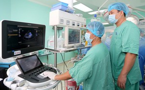 Ph&iacute;a sau cuộc đại phẫu cứu b&eacute; trai 15 th&aacute;ng tuổi từ 'l&aacute; gan chia đ&ocirc;i' của người hiến chết n&atilde;o - Ảnh 3.