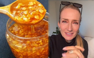 Không cần botox hay filler, quý bà 60 tuổi vẫn có da căng mịn nhờ cách làm đẹp từ 3 thế hệ: Dùng 2 thực phẩm cực quen với người Việt