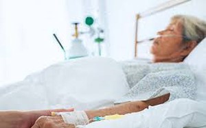 Mắc 2 loại ung thư trong 3 năm, người đ&agrave;n &ocirc;ng &acirc;n hận: 