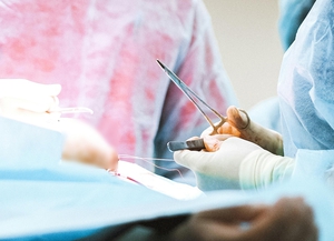 Ung thư có nên phẫu thuật không? Chuyên gia đính chính sai lầm về dao kéo