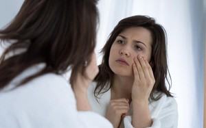 Ngo&agrave;i chuyện vệ sinh, đ&acirc;y mới l&agrave; l&yacute; do khiến nhiều người c&oacute; &ldquo;m&ugrave;i người gi&agrave;&rdquo;: C&oacute; người đến khi bị ch&aacute;u n&oacute;i thẳng mới giật m&igrave;nh - Ảnh 2.