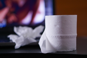 Ch&agrave;ng trai 23 tuổi sốt cao, đau họng tưởng c&uacute;m, b&aacute;c sĩ đưa ra chẩn đo&aacute;n g&acirc;y sốc: 