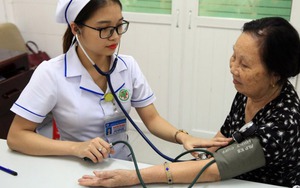TPHCM: Th&iacute; điểm kh&aacute;m chữa bệnh BHYT tại nh&agrave; - Ảnh 2.