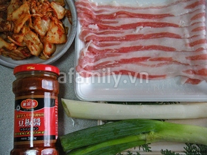 Thịt ba chỉ x&agrave;o kim chi lạ mi&ecirc;̣ng, đưa cơm 2