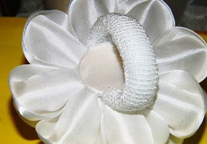 Tinh khôi với dây buộc tóc hoa ruy-băng trắng muốt 6