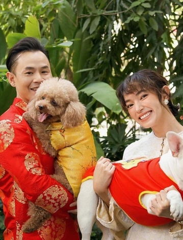 Châu Bùi đăng tải bộ ảnh đón Tết hạnh phúc bên Binz cùng cún cưng được chụp trước vụ tai nạn đáng tiếc