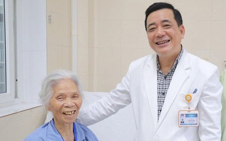 95 tuổi bình phục sau phẫu thuật ung thư và lời nhắn nhủ của Phó giám đốc BV K