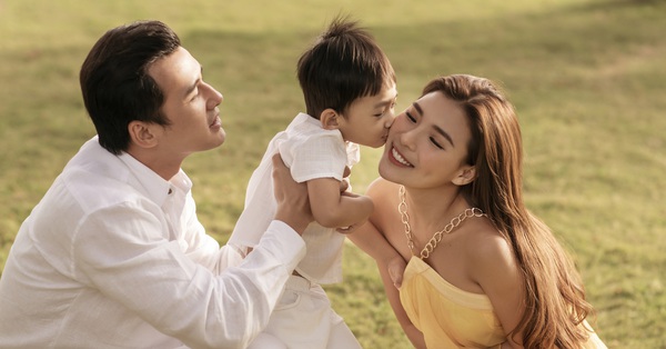 Lương Thế Thành - Thúy Diễm khoe ảnh vợ chồng ngọt ngào nhưng ai ngờ cậu con trai kháu khỉnh chiếm hết