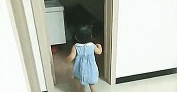 Bố say rượu nôn ói trong toilet, trong khi mẹ giận dữ thì con gái lại có hành động khiến bố hạnh phúc như được ngâm trong hũ mật