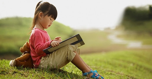 Đứa Trẻ Đọc Sách Bé  Ảnh miễn phí trên Pixabay