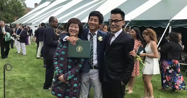 Cậu bé nhà nghèo mỗi ngày đều ngồi xe buýt đến trường, vài năm sau sự thật về hoàn cảnh gia đình mới được tiết lộ