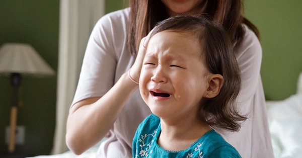 Vì sao con động chút là nổi cáu um xùm với bố mẹ? Đó là bởi bạn chưa dạy con 3 câu cực kỳ quan trọng này
