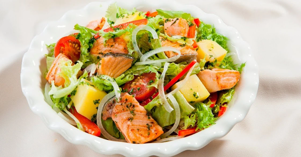 Cách bảo quản salad cá hồi sau khi đã làm xong?